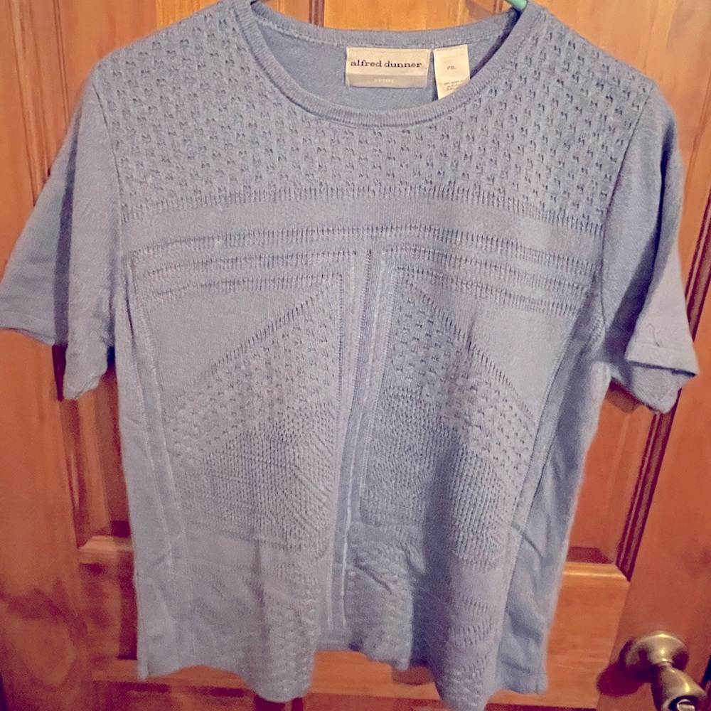 NWT PETITE XL by Alfred Dunner.  Nice front design.  Short sleeve sweater.